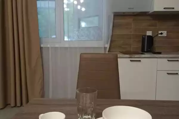 Частный сектор «3-х комнатные апартаменты с кухней»