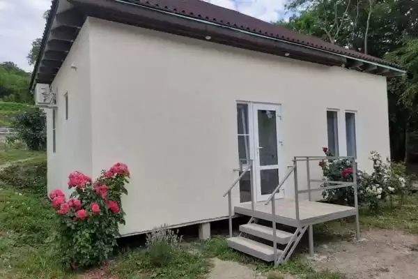 Частный сектор «Домик в лесу у моря»