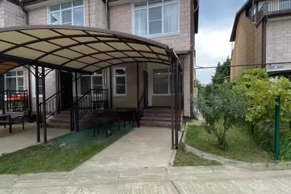 Частный сектор «Трёхэтажный таунхаус»