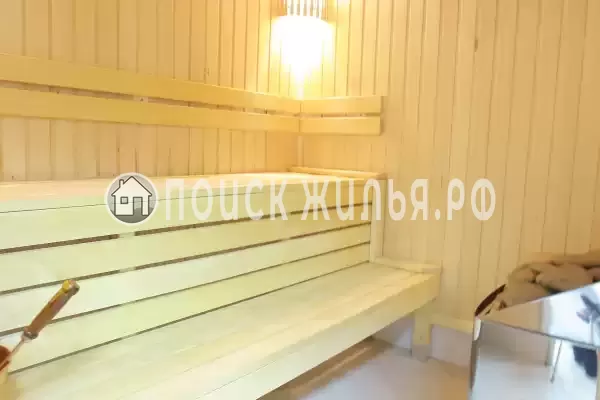 Отель «Муравский Тракт», Жданов