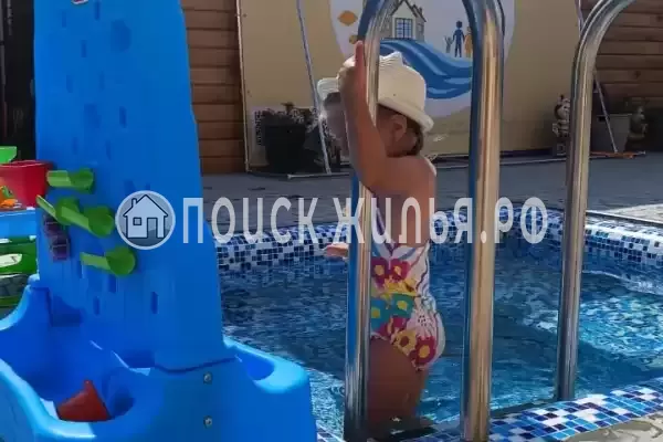 «Маленькая страна», Кучугуры