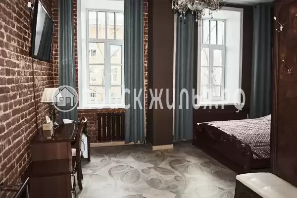 Отель «Империал», Свободный