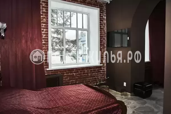 Отель «Империал», Свободный