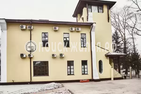 Отель «Империал», Свободный