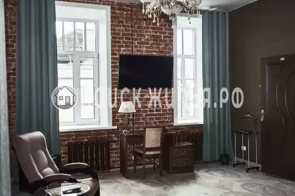 Отель «Империал», Свободный