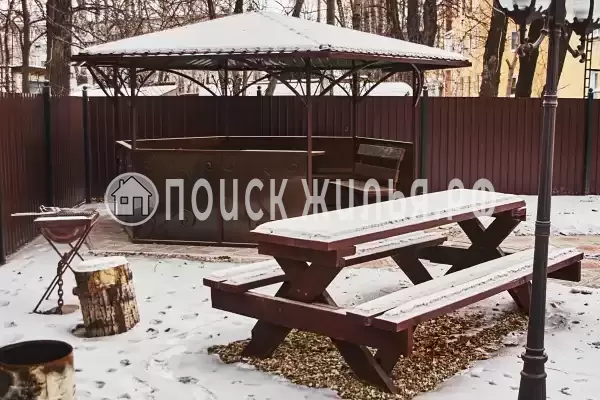 Отель «Империал», Свободный