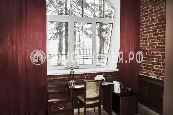 Отель «Империал», Свободный