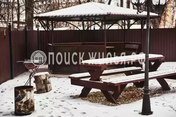 Отель «Империал», Свободный