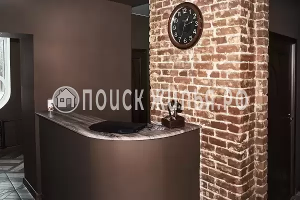 Отель «Империал», Свободный