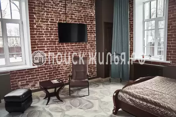 Отель «Империал», Свободный