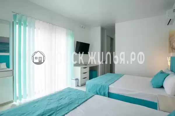 Отель «АзовЛенд», Золотое