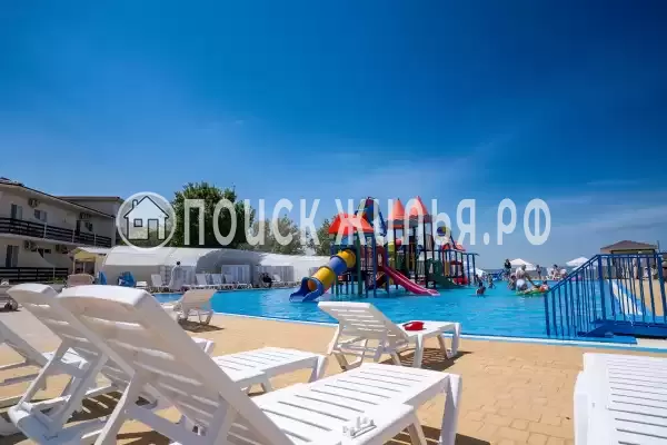 Отель «АзовЛенд», Золотое