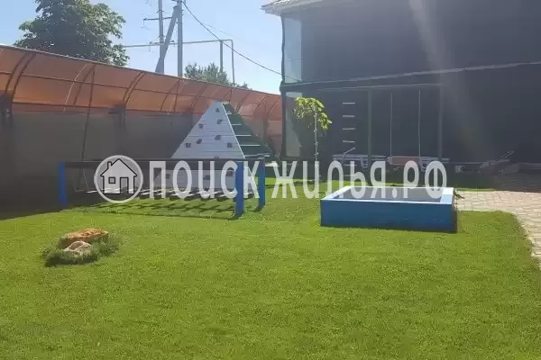 «Pozitiff Guest House», Угловое