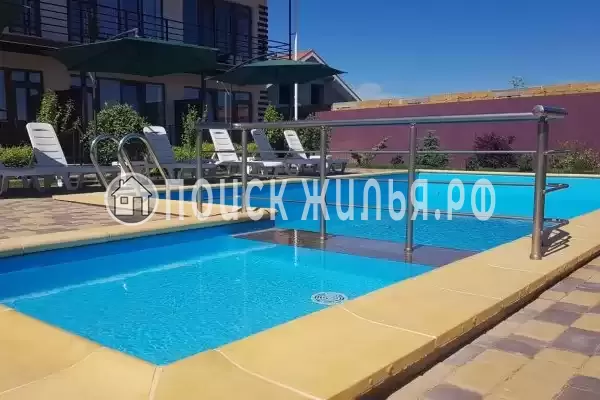 «Pozitiff Guest House», Угловое