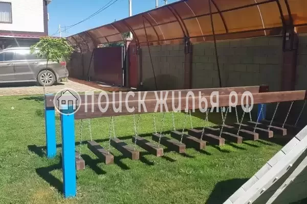 «Pozitiff Guest House», Угловое