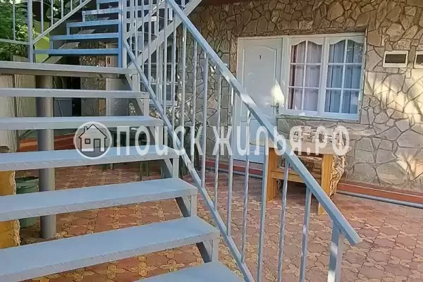 «На Гусь-Хрустальный», Лоо