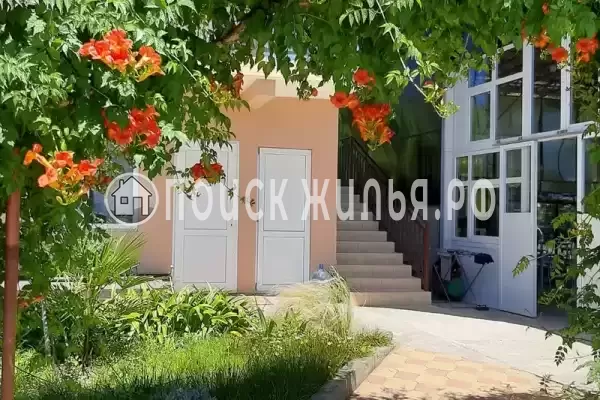 «Межгорье», Лоо