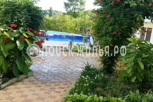 «Межгорье», Лоо