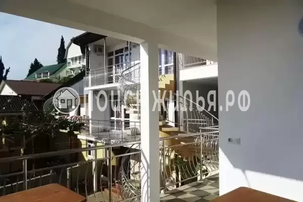 «У Ларисы», Лоо