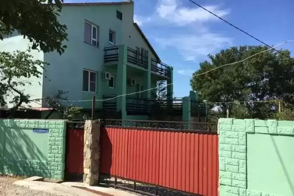 Частный сектор «Часть дома с бассейном под ключ», Краснодарский край, Геленджик, Обзорная, д. 7