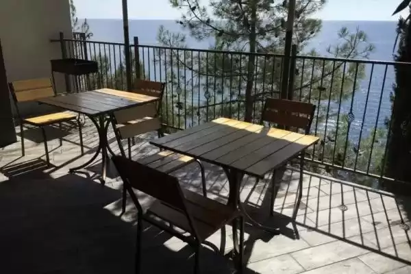 Гостевой дом «Kara-burun», Республика Крым, Алушта, им. Свиргуненко, д. 20А