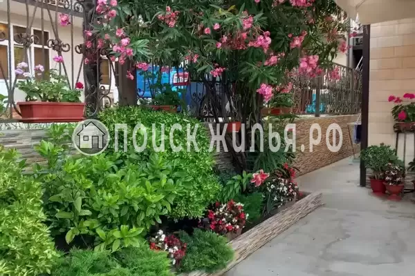 «Витраж», Лоо