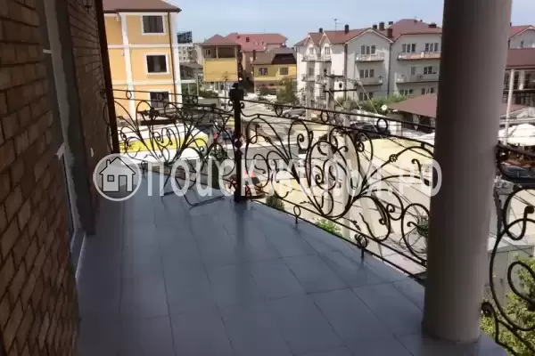 «На лазурной 10», Витязево