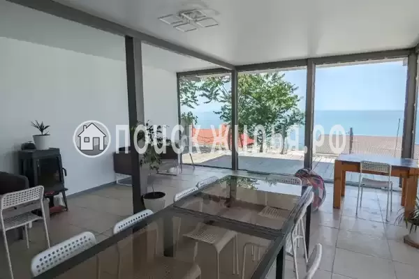 «Black Bull House», Щелкино