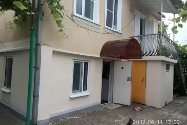Частный сектор «Душевный домик рядом с морем и озером»