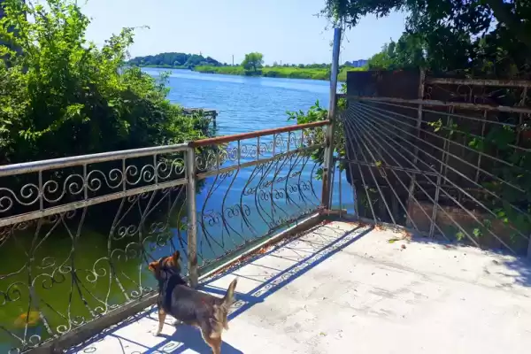 Частный сектор «Душевный домик рядом с морем и озером»