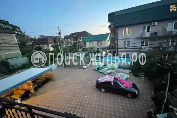 «У Ларисы», Лоо «У Ларисы», Лоо