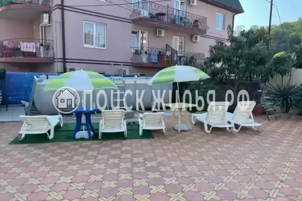 «У Ларисы», Лоо «У Ларисы», Лоо