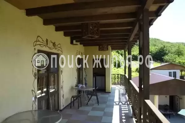 «В долине», Криница