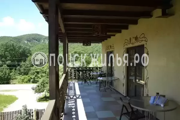 «В долине», Криница