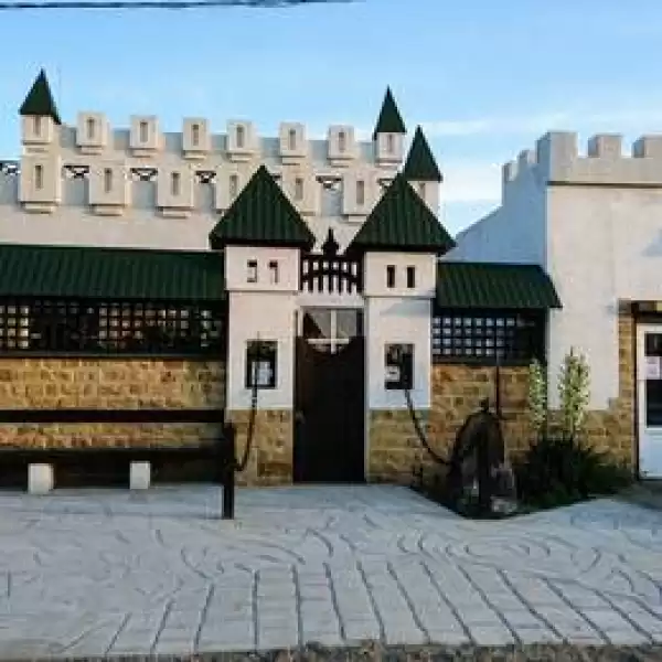 Частный сектор «Семейный клуб Замок»