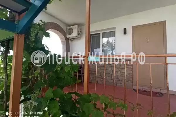 Гостиница «Зеленый дом у маяка», Саки