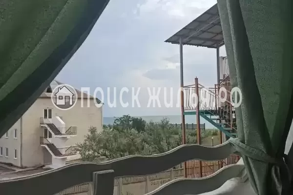 Гостиница «Зеленый дом у маяка», Саки