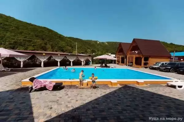Частный сектор «Коттедж в гостевом комплексе Русская Деревня»