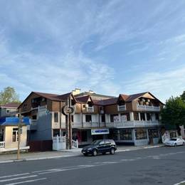 Гостиница «У светофора», Республика Абхазия, Сухум, Курчатова, д. 21А