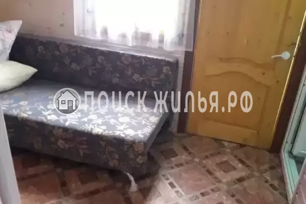 Частный сектор «Двухкомнатный деревянный домик с кухней»