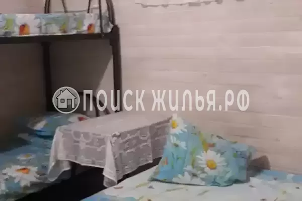 Частный сектор «Двухкомнатный деревянный домик с кухней»