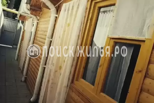 Частный сектор «Двухкомнатный деревянный домик с кухней»