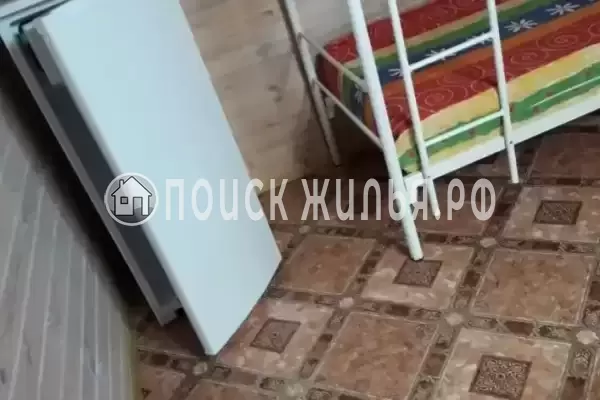 Частный сектор «Двухкомнатный деревянный домик с кухней»