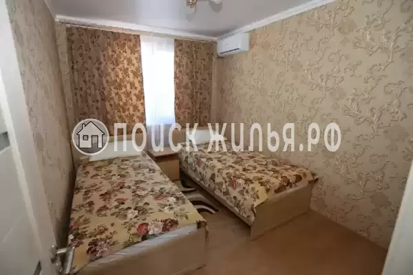 «На Набережной»