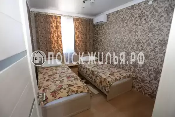 «На Набережной»