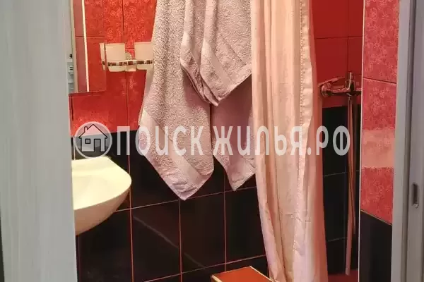 «На Толстого»