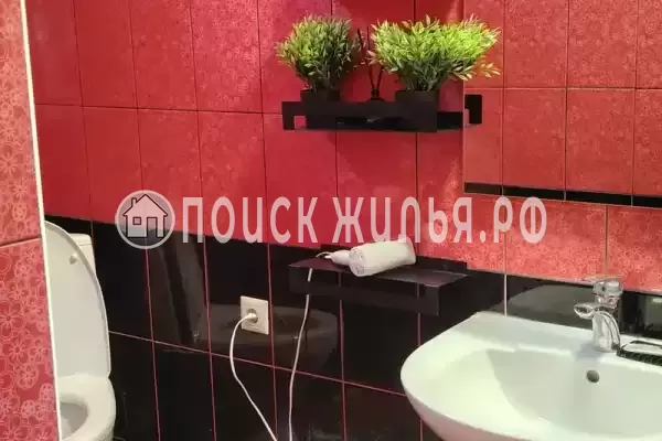 «На Толстого»