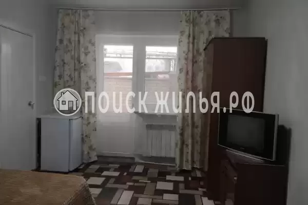 «Под шелковицей»