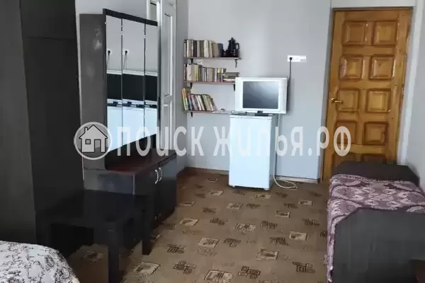 «Под шелковицей»