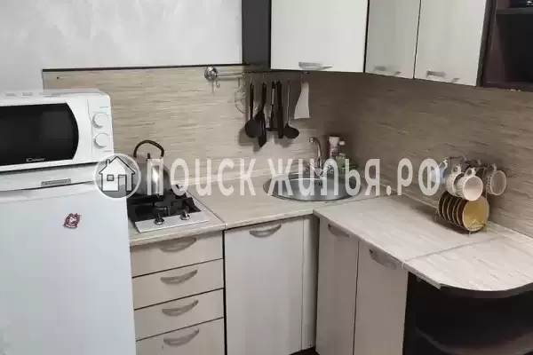 «Под шелковицей»